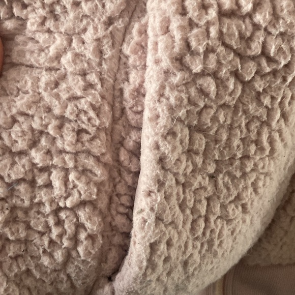 Pink fuzzy vest - Picture 3 of 5